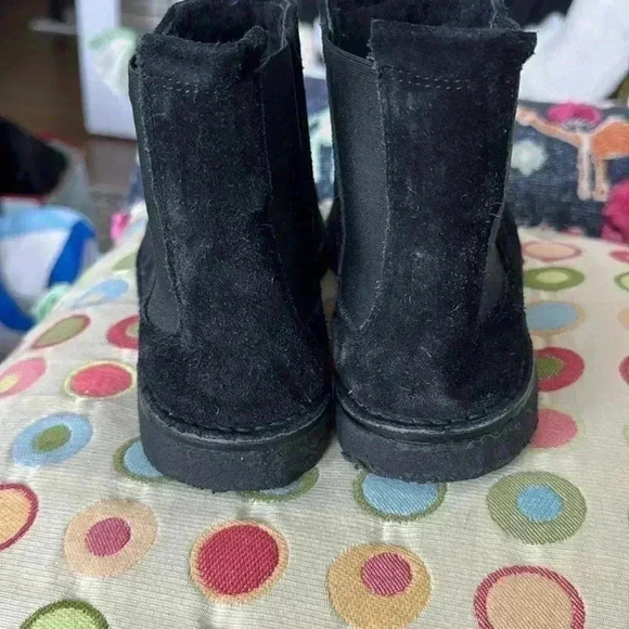 Vince Cody Black Leather Shearling Chelsea Boots Women's Size 7 Preowned - Picture 3 of 7